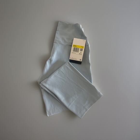 Nike Pants - Women’s Training Nike One Dry Fit Legging Size S